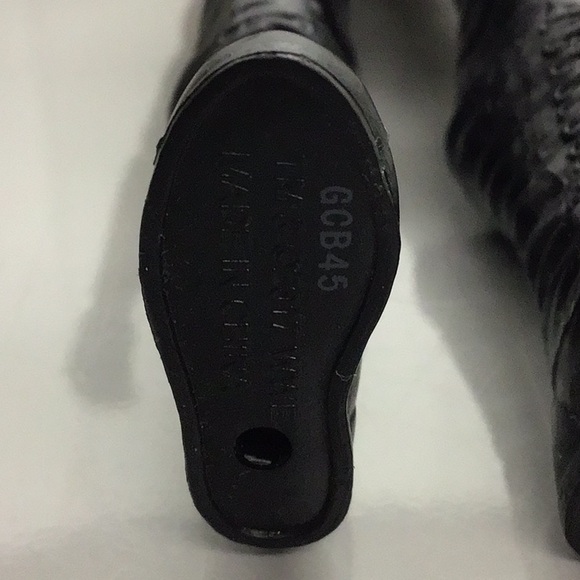 MATTEL WWE ACTION FIGURE THE UNDERTAKER. - Picture 5 of 9